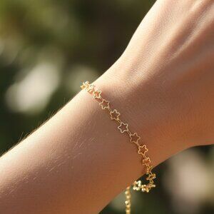 "Elegant & Trendy Bracelet, A Perfect Gift for Women, Thoughtful, EVCH1710